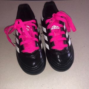Toodler girl soccer shoes
